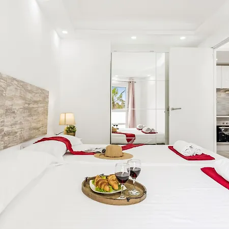 3e. Charming In Americas * Playa de las Americas (Tenerife)