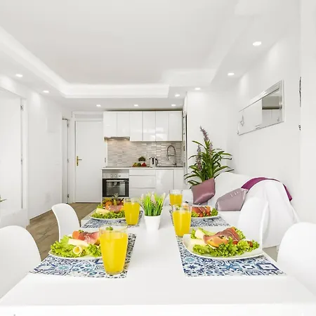 3e. Charming In Americas * Playa de las Americas (Tenerife)