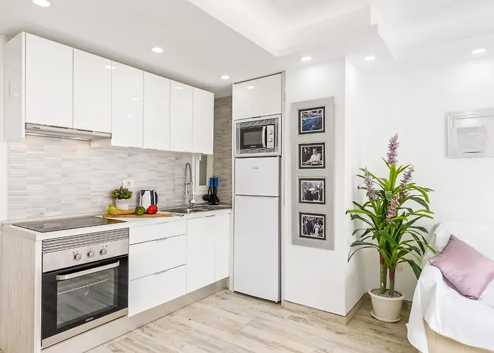 3e. Charming In Americas Apartment