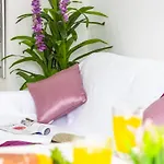 3e. Charming In Americas Apartment *